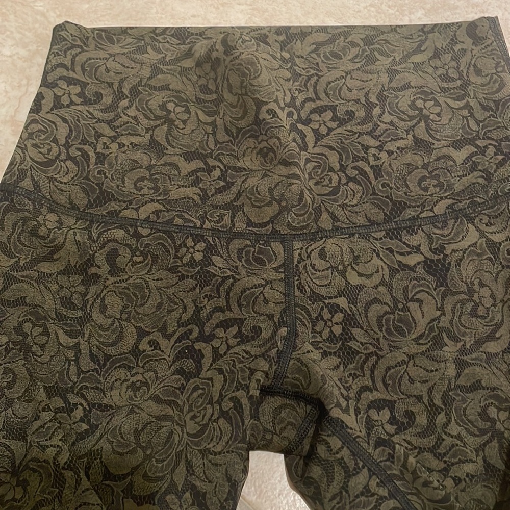 Lululemon - Picture 7 of 11